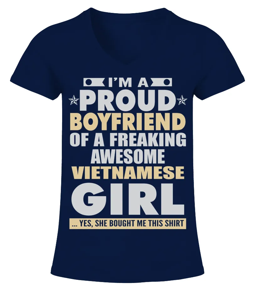 BOYFRIEND OF VIETNAMESE GIRL T SHIRTS Camiseta cuello pico Mujer